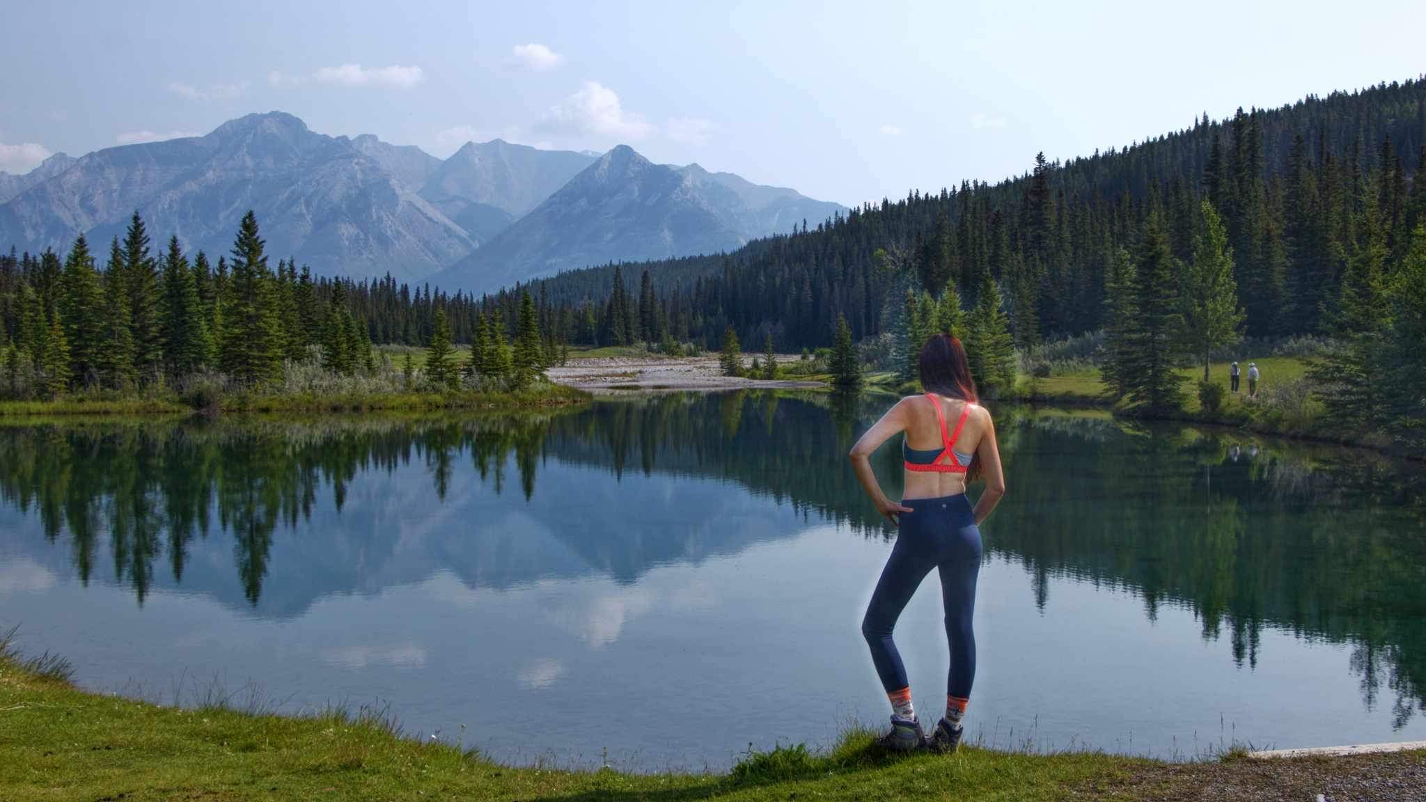 Nature model Layla Messner in front of a clear mountain lake in Banff National Park. By Kelly's Perspective