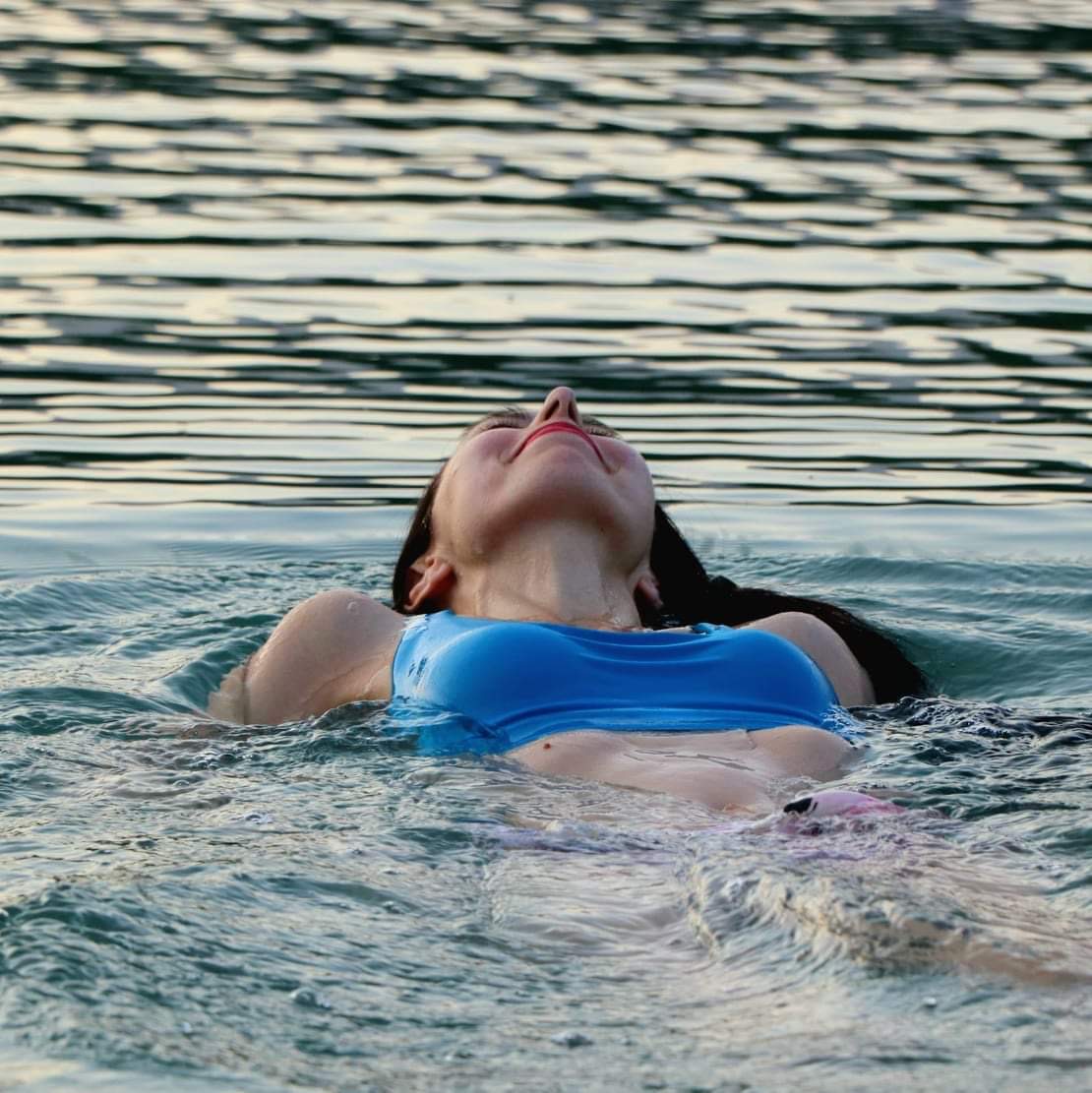 Layla Messner swimming in a bright blue sports bra by Kelly's Perspective